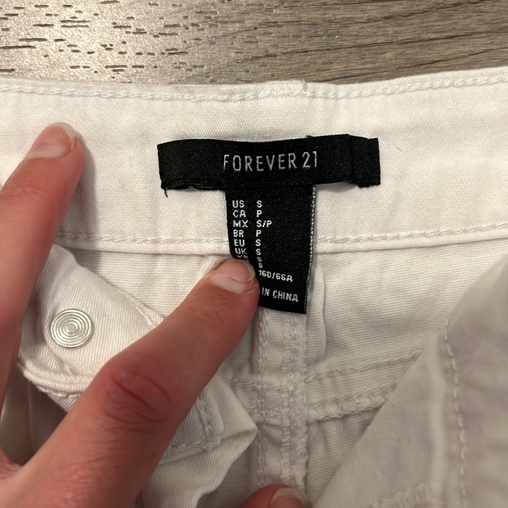 Shorts - Picture 2 of 4